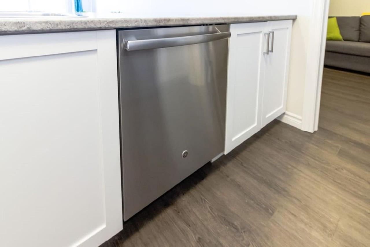 Newly Renovated Modern Condo Near Hospital, Unb Patio & Parking Coffee Saint John Exterior foto