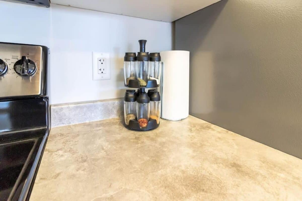 Newly Renovated Modern Condo Near Hospital, Unb Patio & Parking Coffee Saint John Exterior foto
