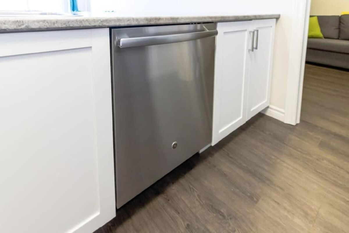 Newly Renovated Modern Condo Near Hospital, Unb Patio & Parking Coffee Saint John Exterior foto