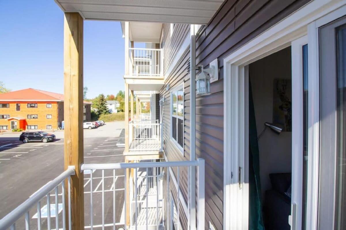 Newly Renovated Modern Condo Near Hospital, Unb Patio & Parking Coffee Saint John Exterior foto